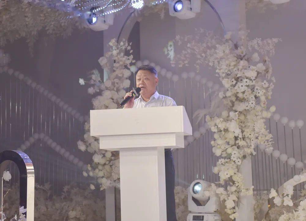 韩加勤连续14年请环卫工人过节,除了表达感激之情,也是呼吁广大市民