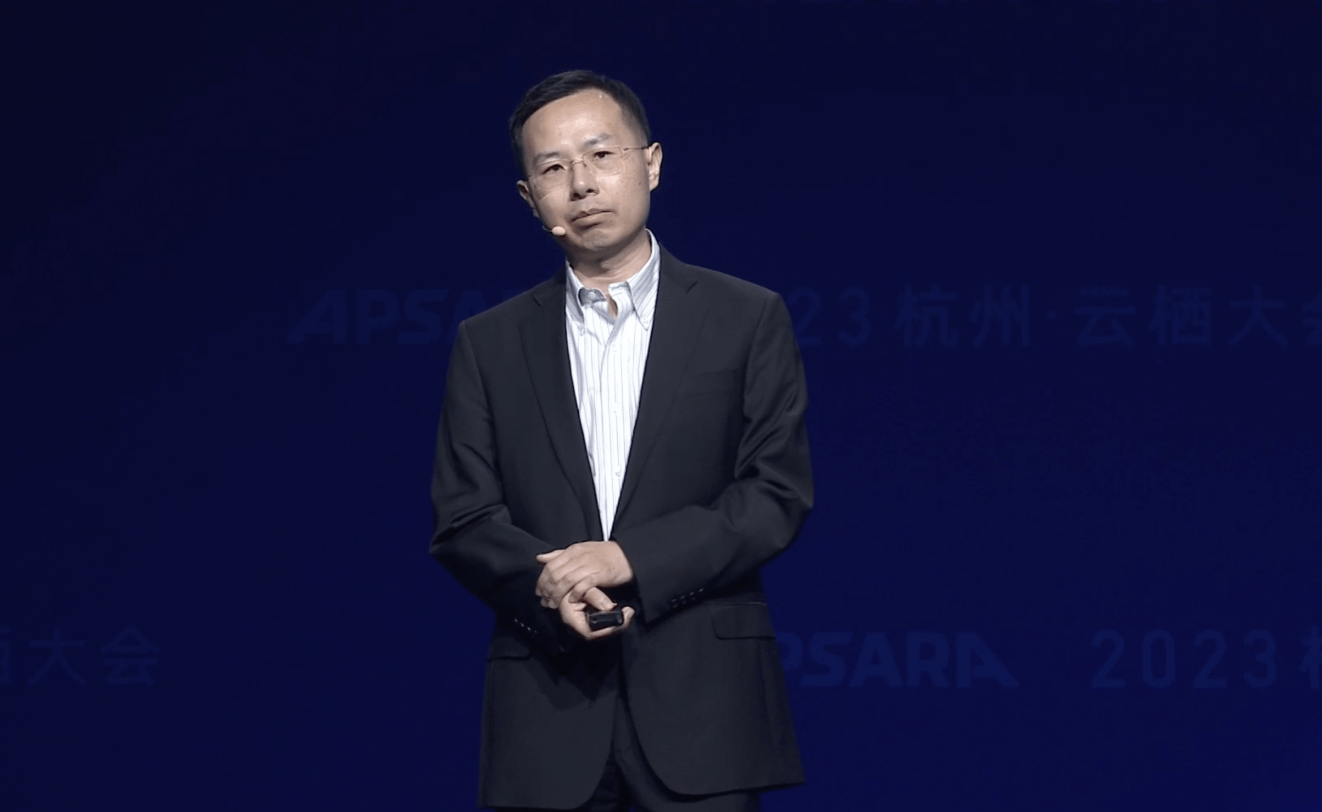 阿里云首席技术官周靖人：通义千问2.0将发布，AI技术快速变革影响生活方方面面