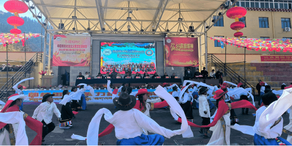 类乌齐县中学举行第二十五届运动会暨第六届校园文化艺术节_体育_师生