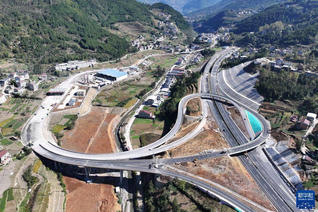 巫镇高速公路是国家高速公路网银百高速g6911巫溪至镇坪段,连接陕西省