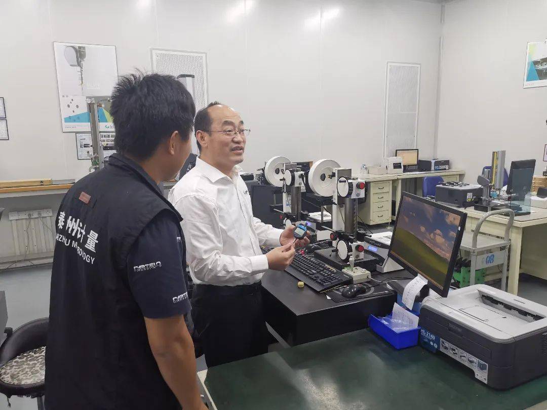 及客户要求,经过多组数据测量评价,互换性试验等,最终得到万能工具