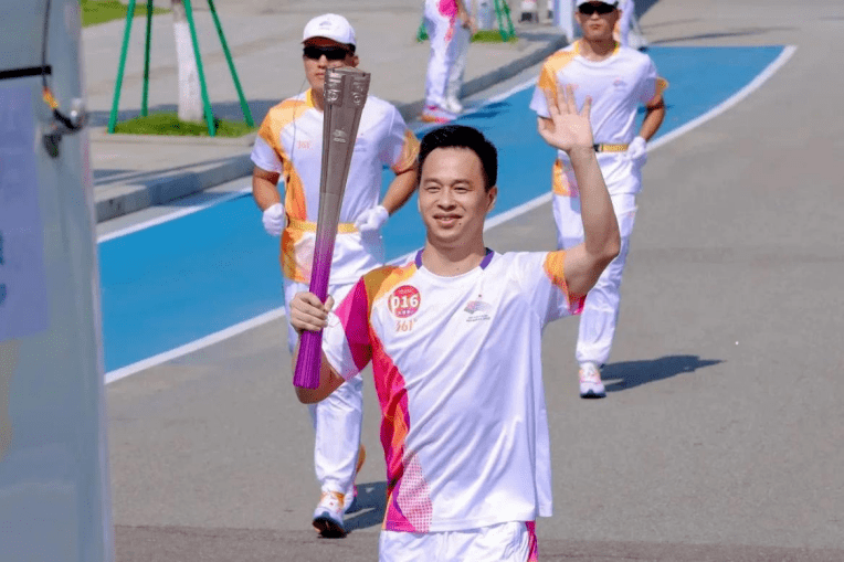 奋斗是最美丽的印记——残奥冠军王益楠来我校做励志报告_浙江省_残疾