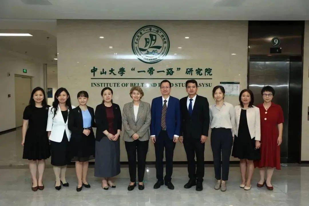 学院,与"一带一路"研究院院长陈建洪院长,国际翻译学院党委书记郑华