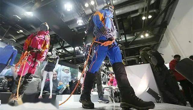 安踏突然换标;达芙妮收购富珍国际;贵人鸟将品牌"出租";耐克又出一款