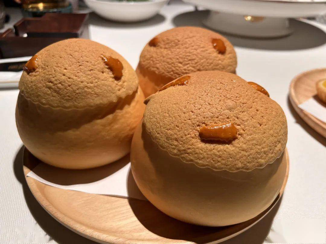 晚上去了炳胜私厨和全哥一起吃饭,试了炳胜的几个新菜.