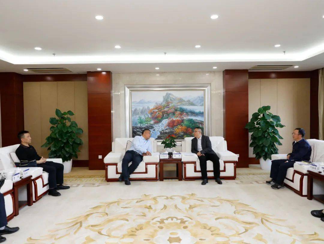 阿苏务千对集团为云南省经济社会发展作出的积极贡献表示感谢,向集团