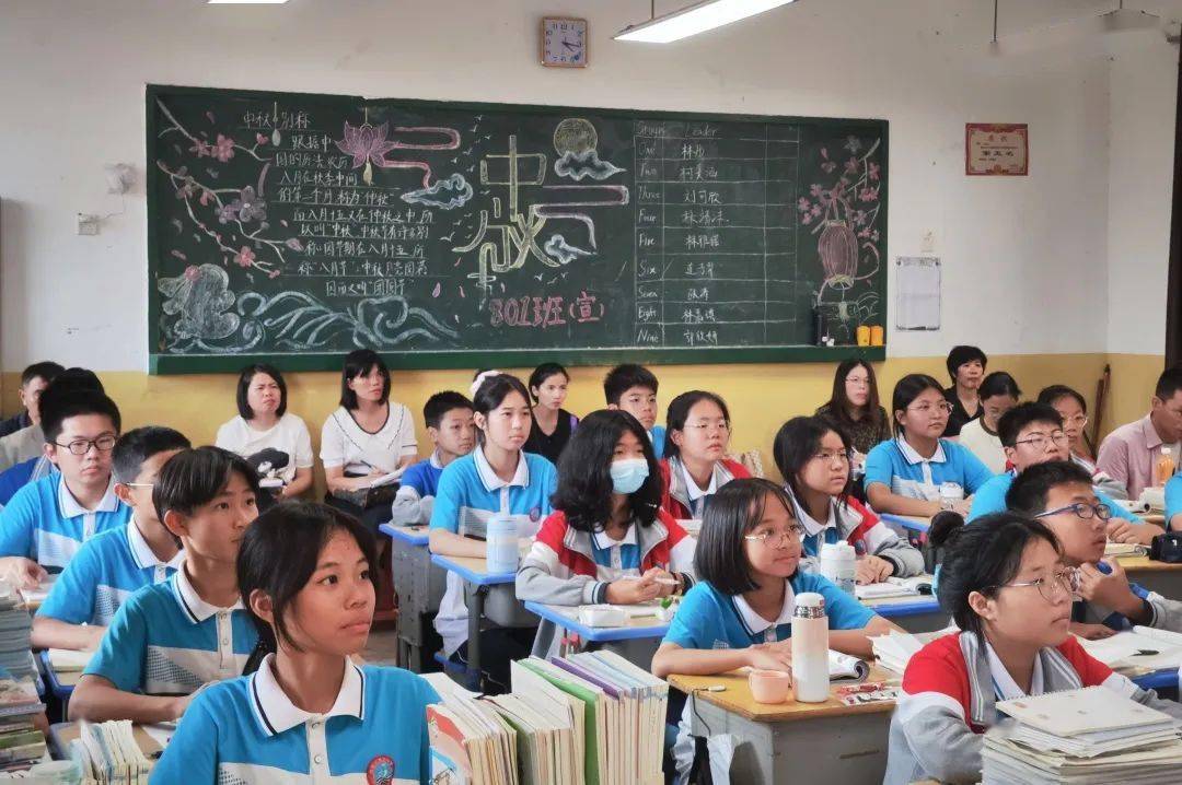 泉州五中"5g 专递课堂"教师赴泉港五中开展线下教学研讨活动_进行