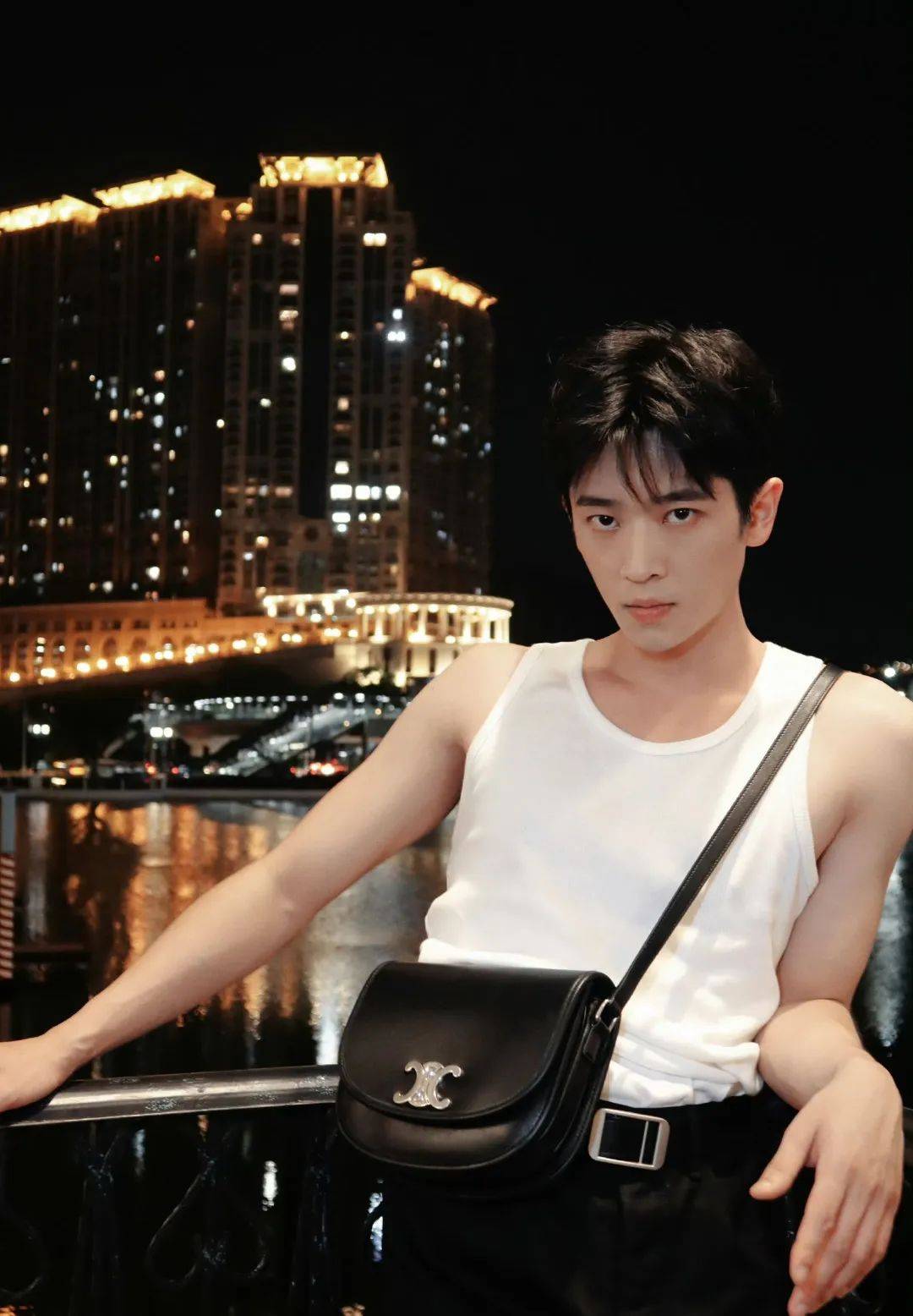 另外出圈的还有《云之羽》剧中男二宫商角的扮演者丞磊,他所扮演的