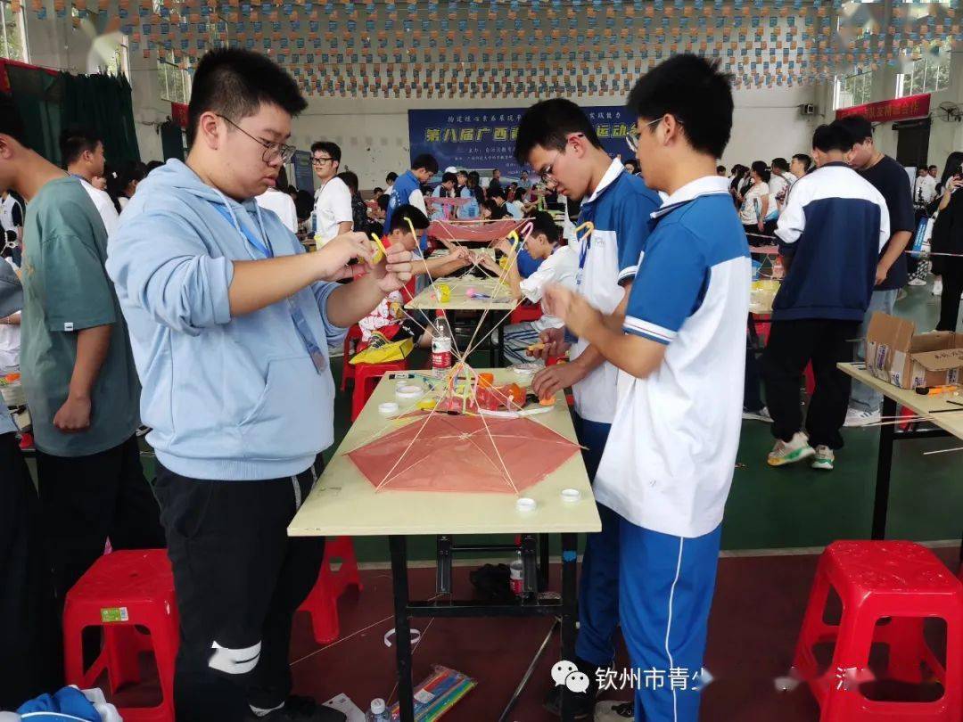 钦州市第二中学 "鸡蛋"撞地球比轻 高中组 第4名钦州市第四中学"鸡蛋"