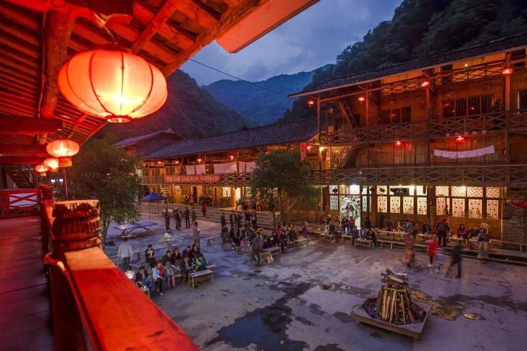 据悉,11月10日,小寨子沟第五届莎朗节暨红叶节将在青片乡上五村西窝