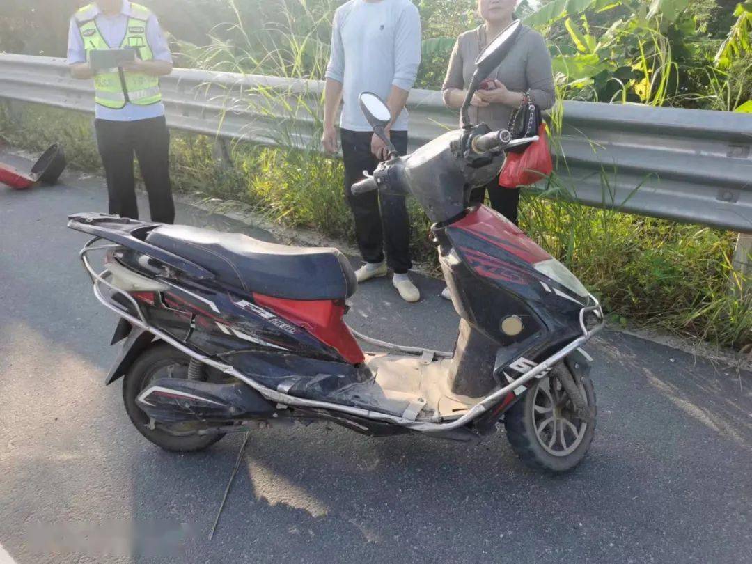 事发浦北:电动车闯红灯被撞,自己受伤还要担责.