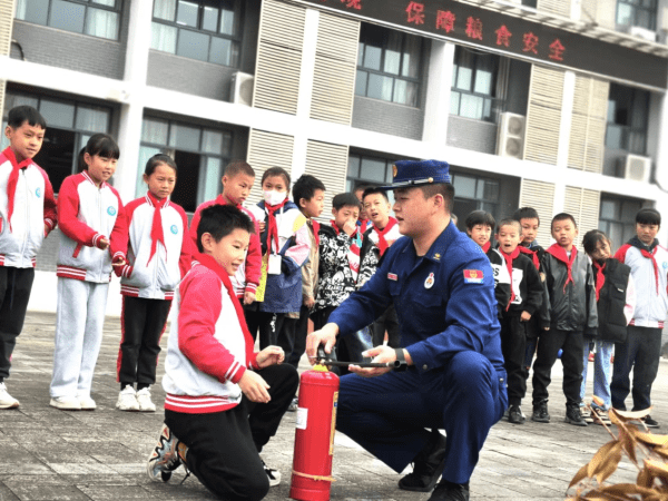 黟县碧阳小学:教育面对面 体验零距离_灭火器_技能_活动