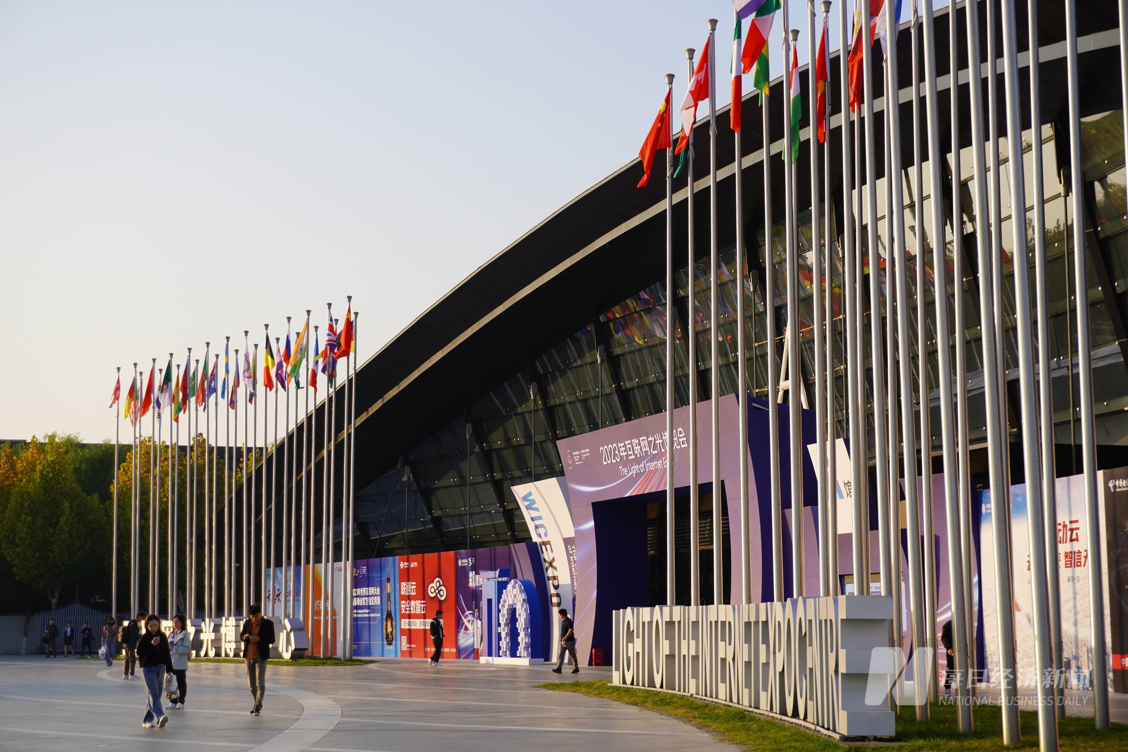 世界互联网大会似水十年间 看乌镇的"快与慢"_模型_数据_进行