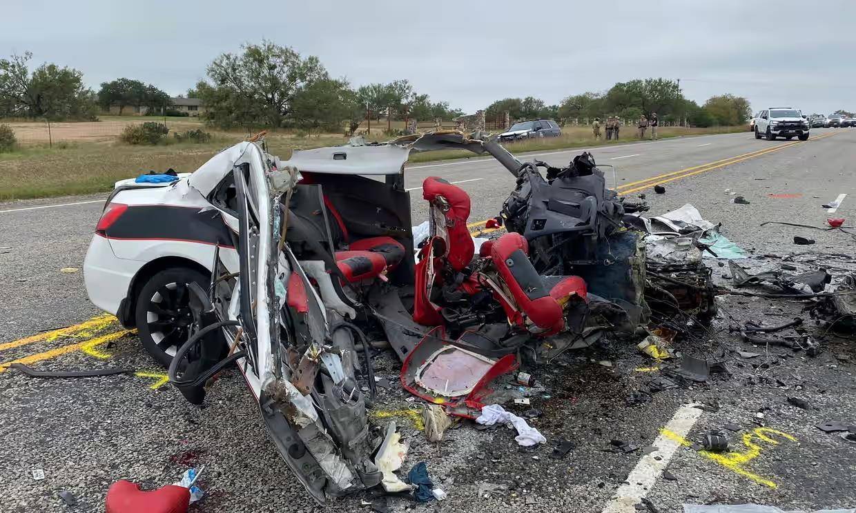 美国得州涉嫌偷运移民车辆遭执法人员追逐酿车祸,8人死亡_贝茨维尔