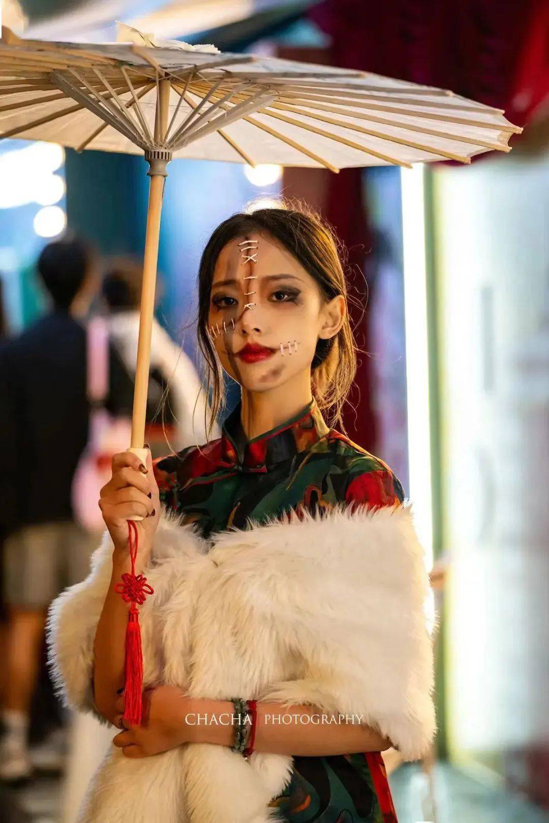 场景 新故事线 盛宴舞台看百场惊悚鬼秀关键词:九大风格鬼屋真人抓捕