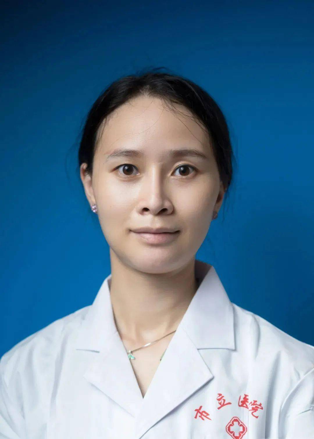 主治医师黄丹丹皮肤科专业特长:擅长损容性皮肤病的激光光电治疗和