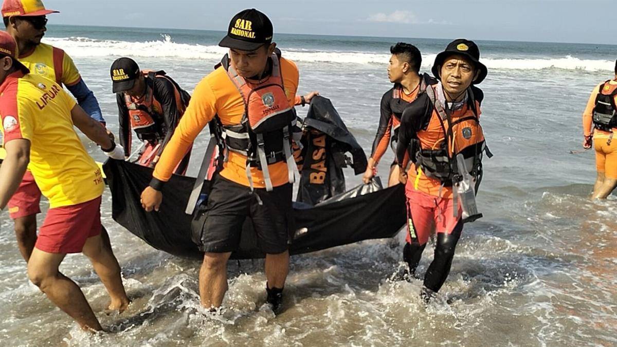 网红仲尼在巴厘岛海滩溺亡,当地向导:事发海滩海浪较大,有禁止游泳标识_卡琳娜_杨女士_遗体