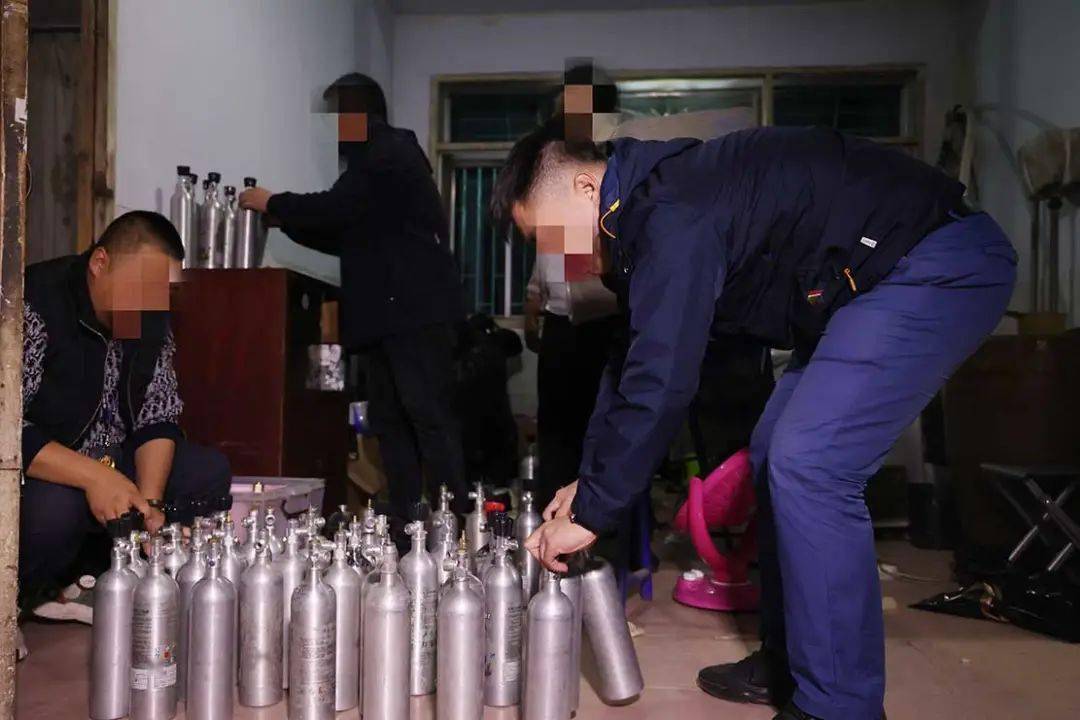 辽宁鞍山警方成功侦破跨省非法经营"笑气"案件_毒品_禁毒_盘锦