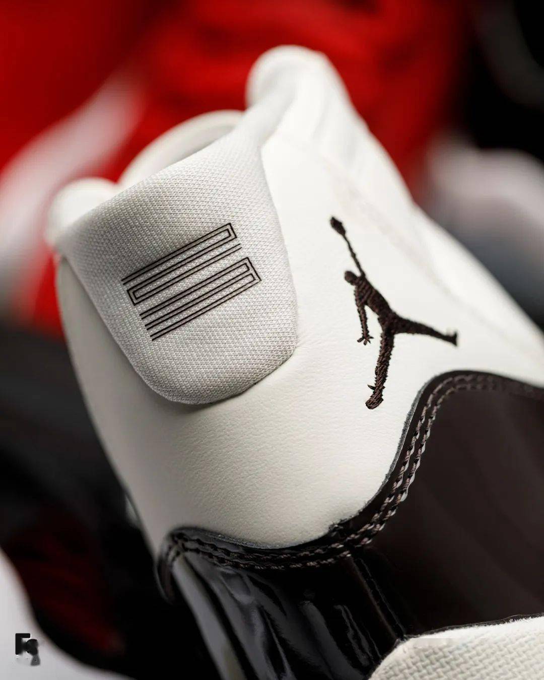 「樱花康扣」aj11 颜值如何?小姐姐上脚实拍来了!_jordan_air_进行