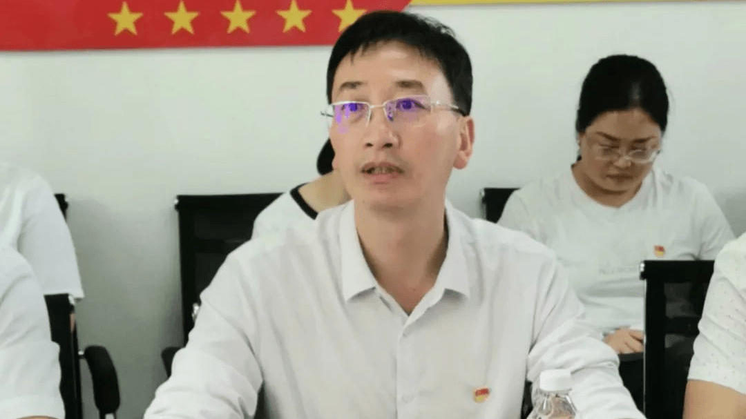 镇坪县高级中学校长图片