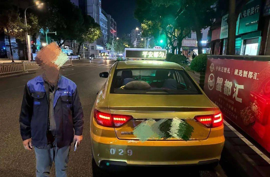 违反禁令标志,禁止标线指示.都匀这些出租车被曝光_实线_违法_交通