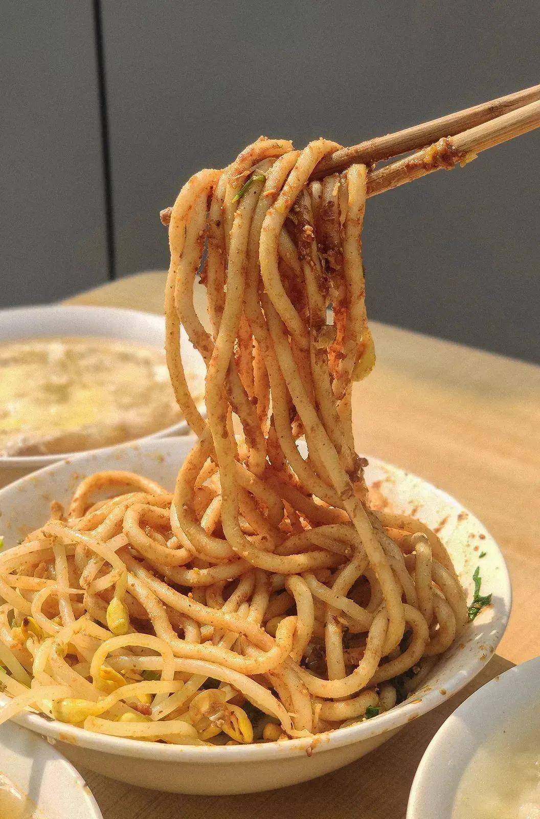 搁上点辣椒怎么能少得了咱大阜阳的格拉条呢盘点阜阳味道格拉条06地址