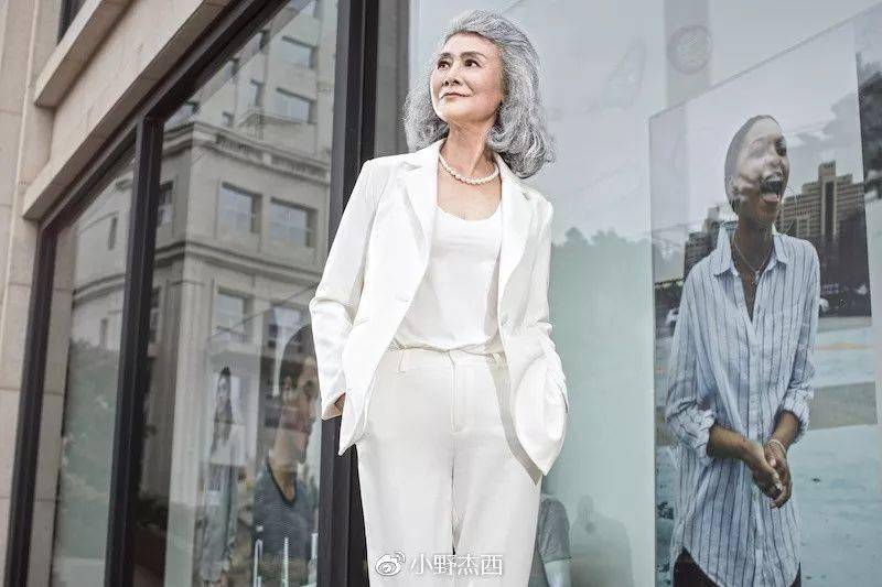 中国奶奶穿旗袍游巴黎,不料却走红外网:原来中国风奶奶这么优雅_小野