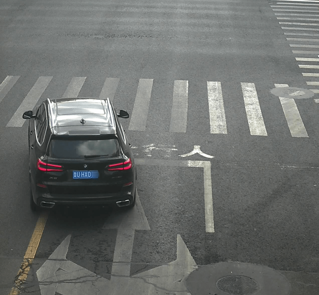 胶州这些车辆压线被拍!