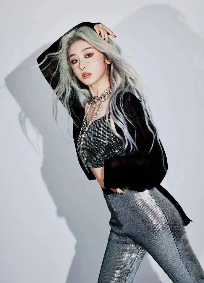 漫画感十足的银白发色_图片_weibo_com