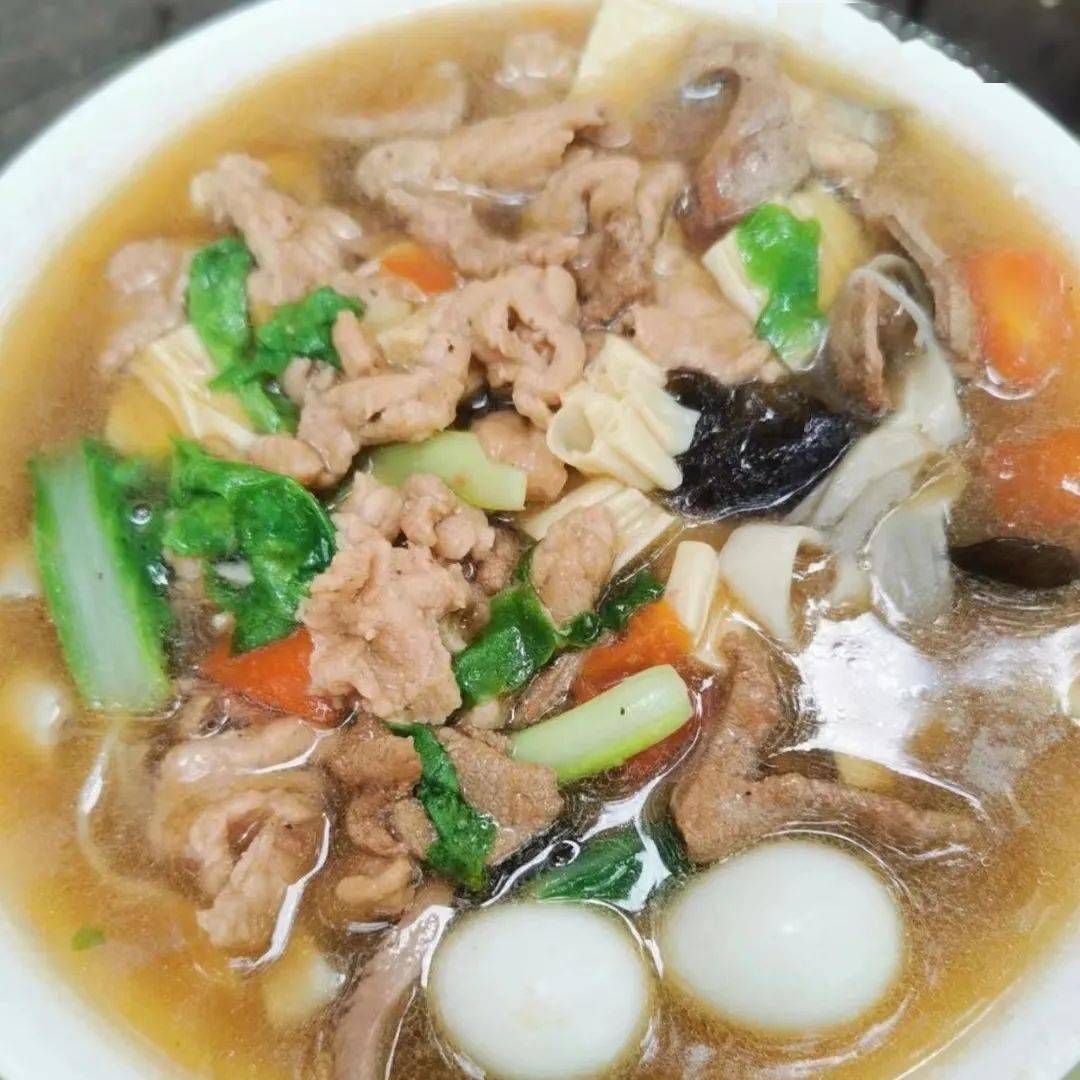 早餐红豆馍,三鲜粉午餐茶干胡萝卜回锅肉,大娃菜粉丝蛋皮汤,五彩花饭