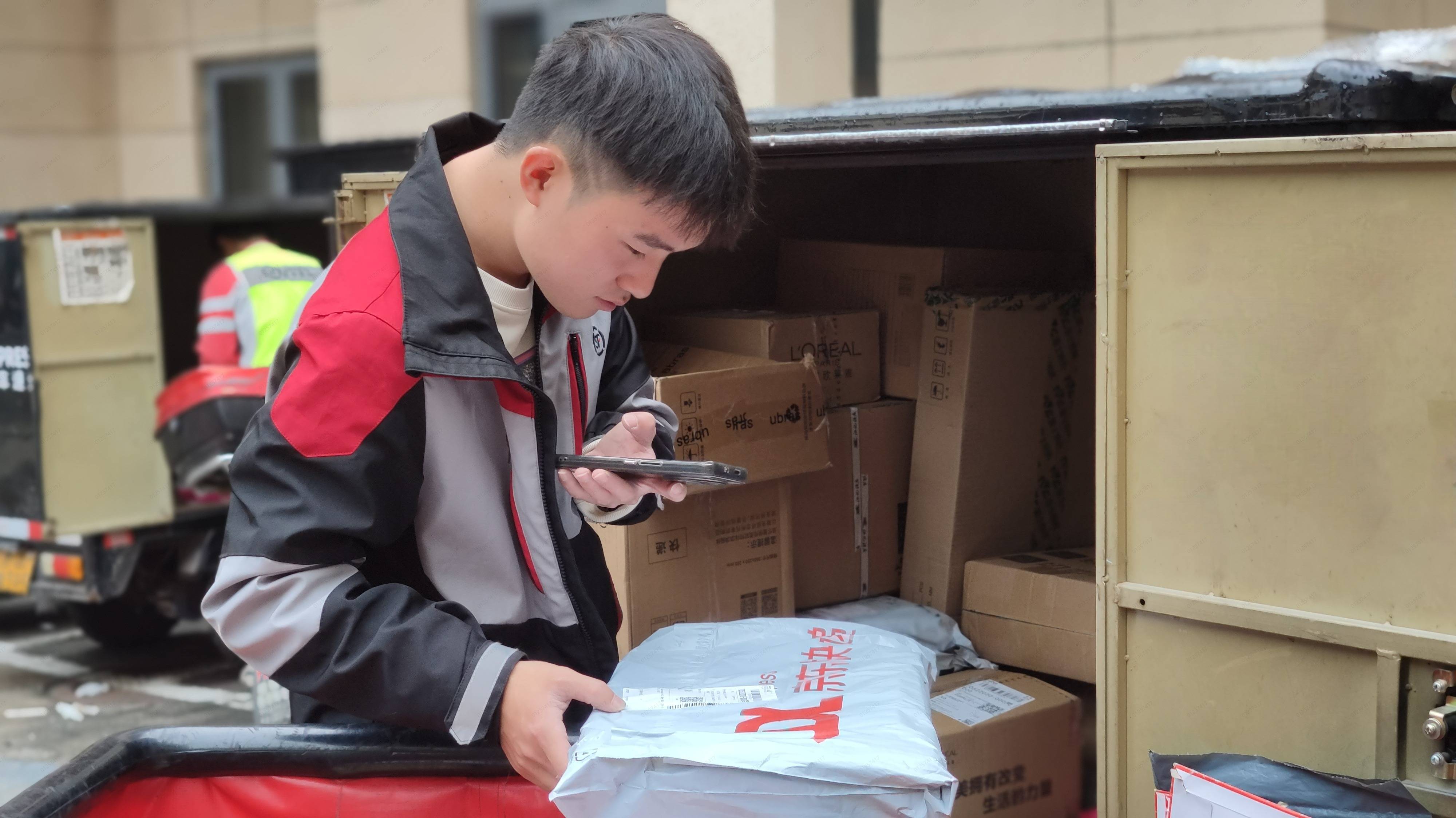 顺丰旗下专为打通最后一里路设计的"驿加易"驿站模式,立足县域物流