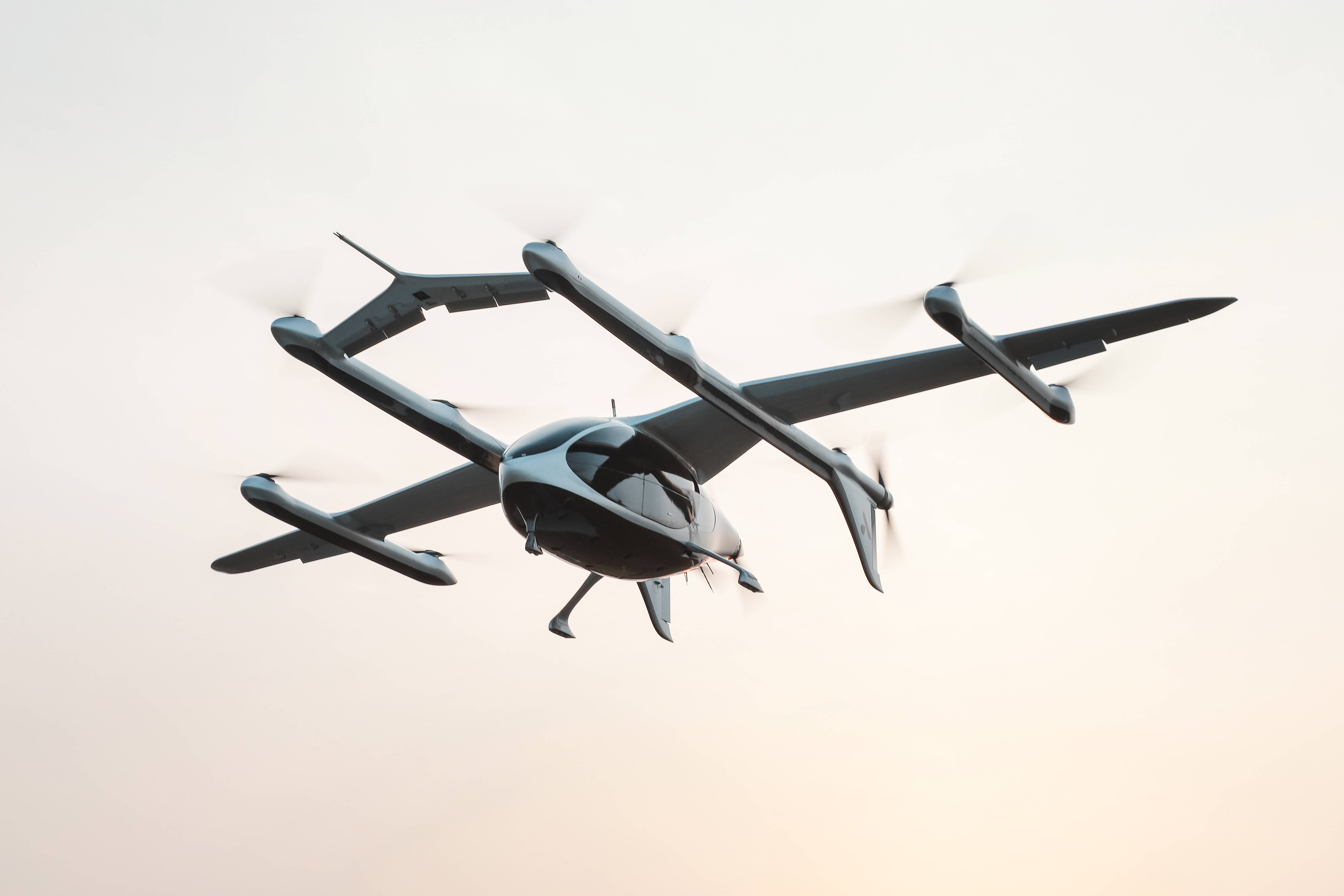 日前,峰飞航空科技携evtol载人航空器盛世龙亮相第十八届迪拜国际航空