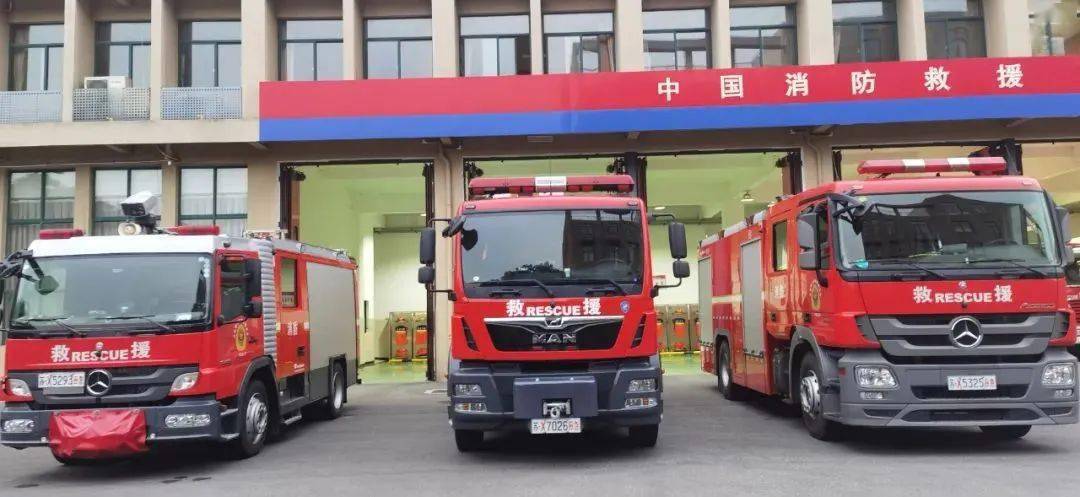 安全润童心"崇明小学文昌校区向阳中队消防救援大队校外研学活动_叔叔