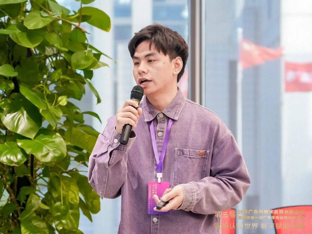 安徽师范大学硕士研究生霍然发表了演讲《讲好中国品牌故事视阈下中国