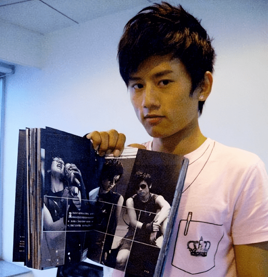 张杰罕晒与三个女儿合照,跳跳俏俏长高不少,小芽萌态十足_谢娜_音乐