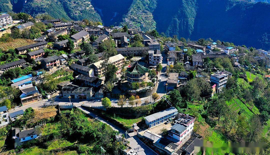 到达怒江之上的知子罗繁衍生息,他们称为"怒苏",是碧江怒族的起源