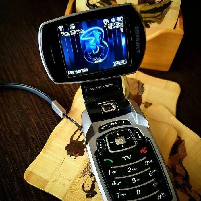 三星p910带个小电视摩托罗拉彩虹机诺基亚7380,唇膏?