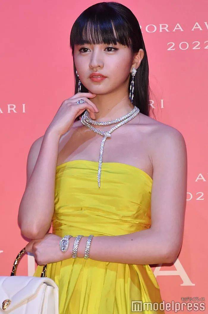 20岁木村光希大胆透胸装惊艳四座,明明就很美,日媒却酸她撑不起来?