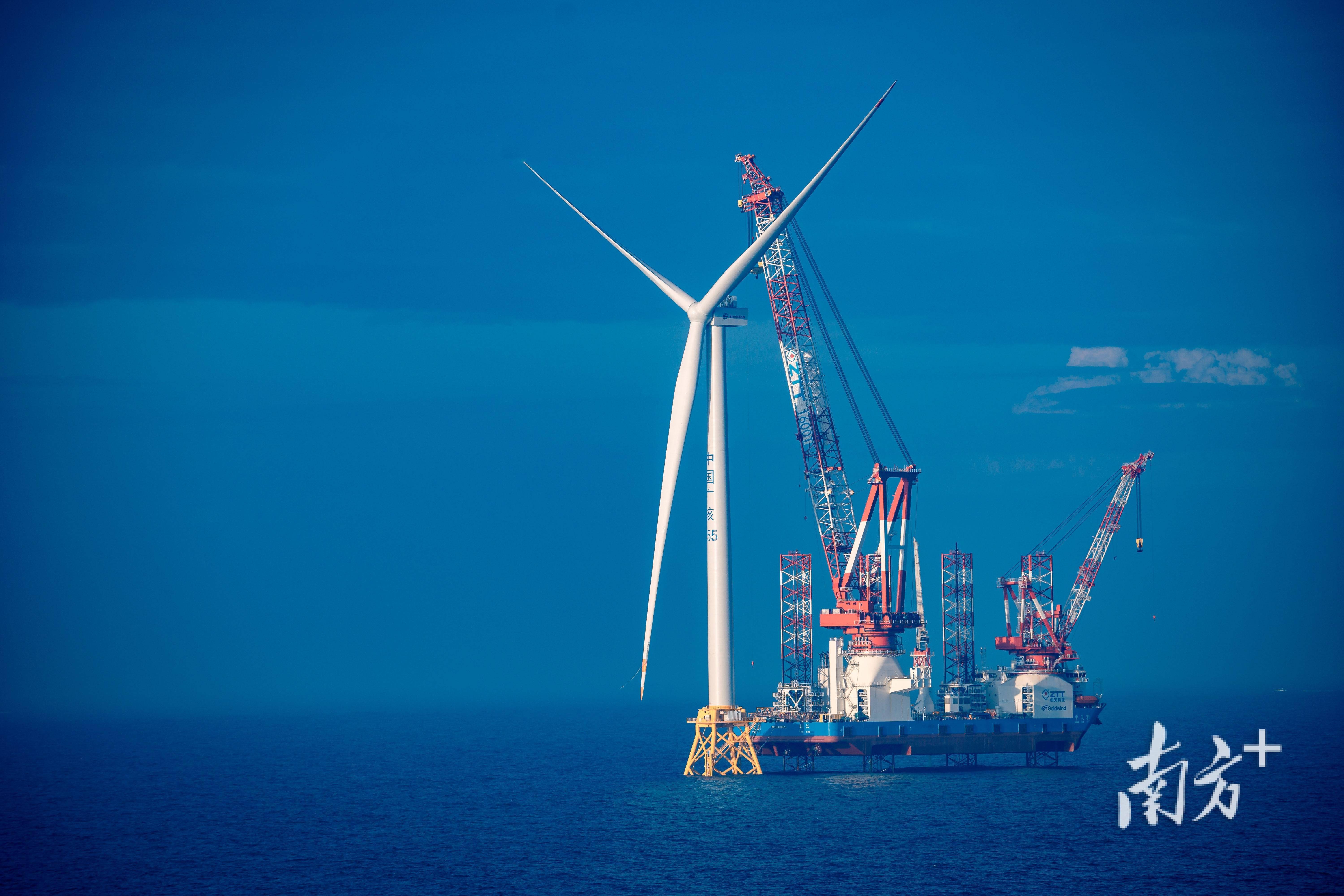 粤港澳大湾区首个平价海上风电项目首批风机并网