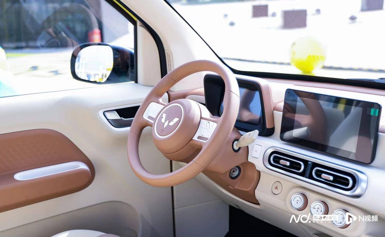 配置全升级,价格还降了,宏光miniev第三代马卡龙上市_搜狐汽车_搜狐网