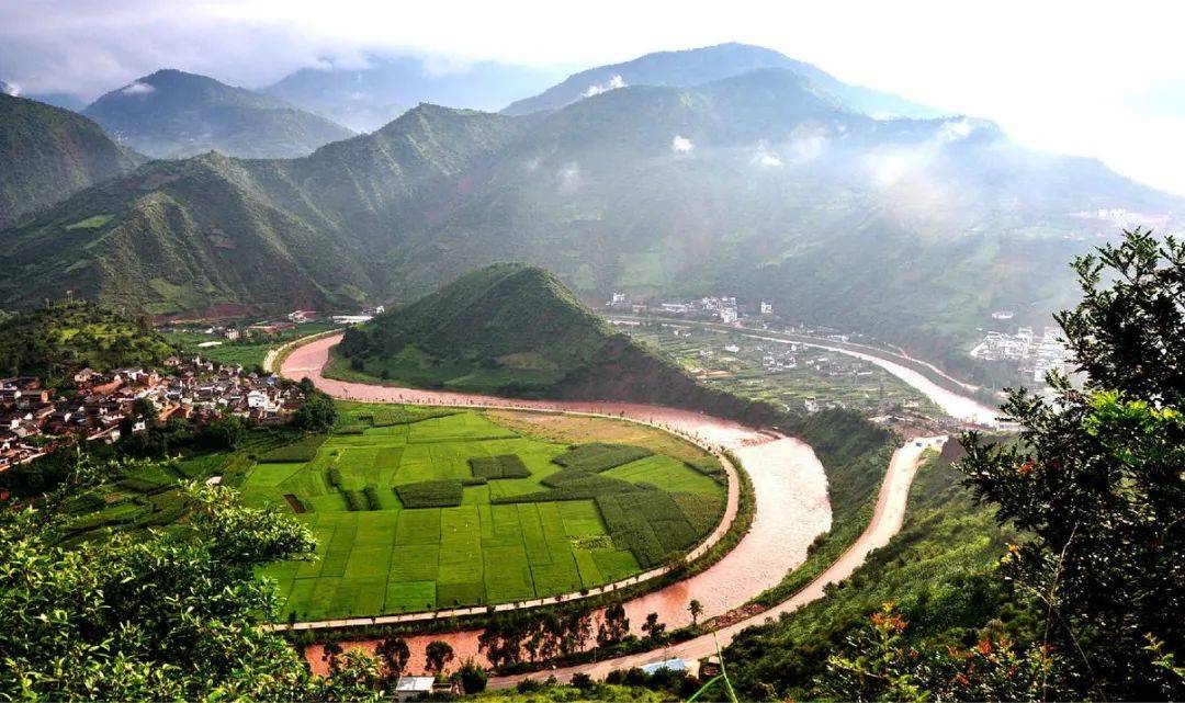 云龙县位于大理州西北部,东临洱源,漾濞县,南邻永平县和保山市,西临