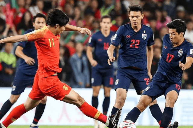 泰国队赴寺庙祈福,首战中国队信心十足,与低调国足形成鲜明反差_比赛