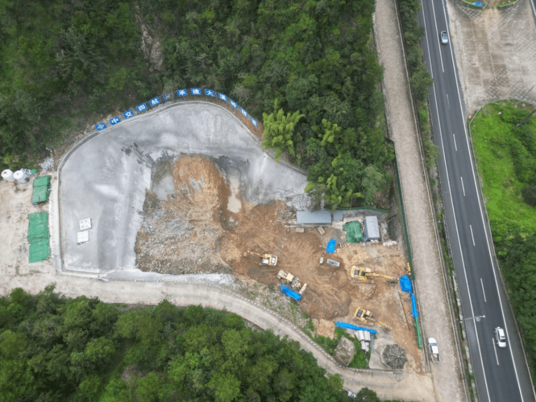 黄土岭隧道,塘岭隧道为原位扩建隧道,工序复杂,安全风险高.