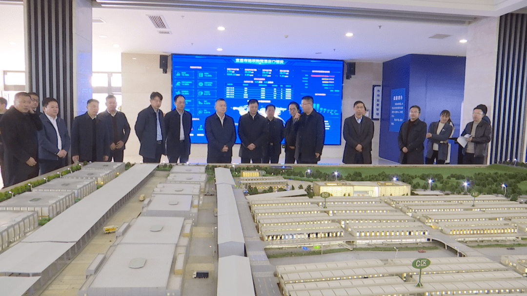 伍家岗区委书记陈道坤,区委副书记,区长谭志军,区委常委,区委办主任