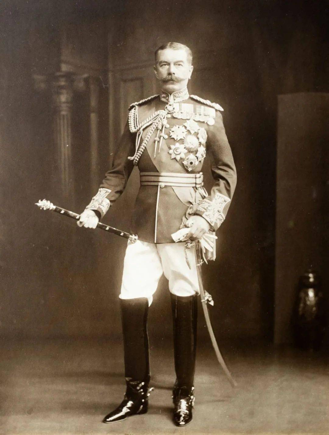 英国陆军元帅霍雷肖·赫伯特·基奇纳基奇纳家族后人至今存有一本由