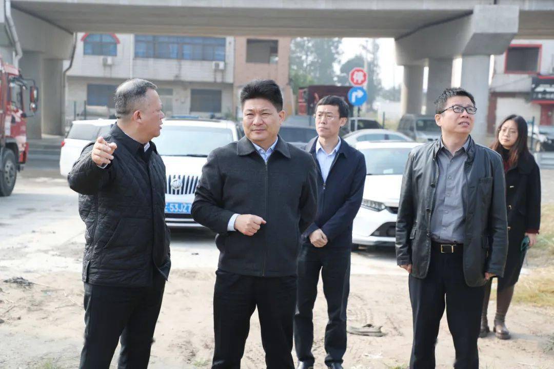 活动过后,陆定峰与后塍街道,高桥村相关负责人讨论了