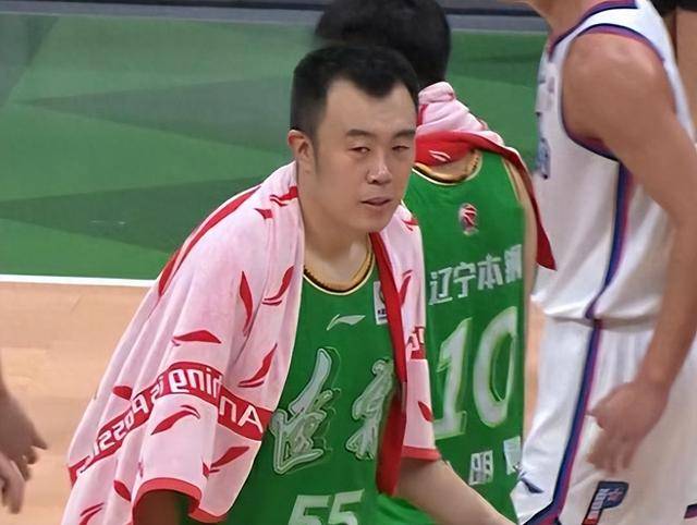 篮板;而天津队的李荣培砍下26分5篮板,詹姆斯也贡献了25分14篮板4助攻