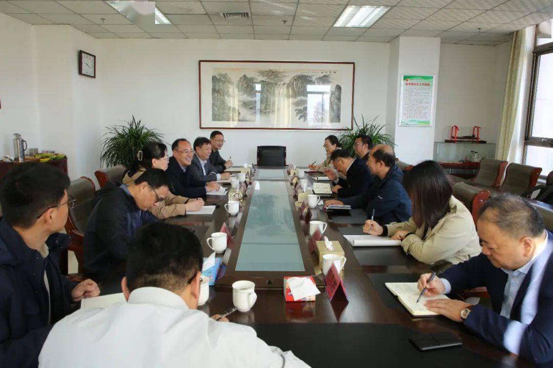 近日,招远二中孙玉雷校长一行7人,烟台开发区高中李环校长一行4人先后