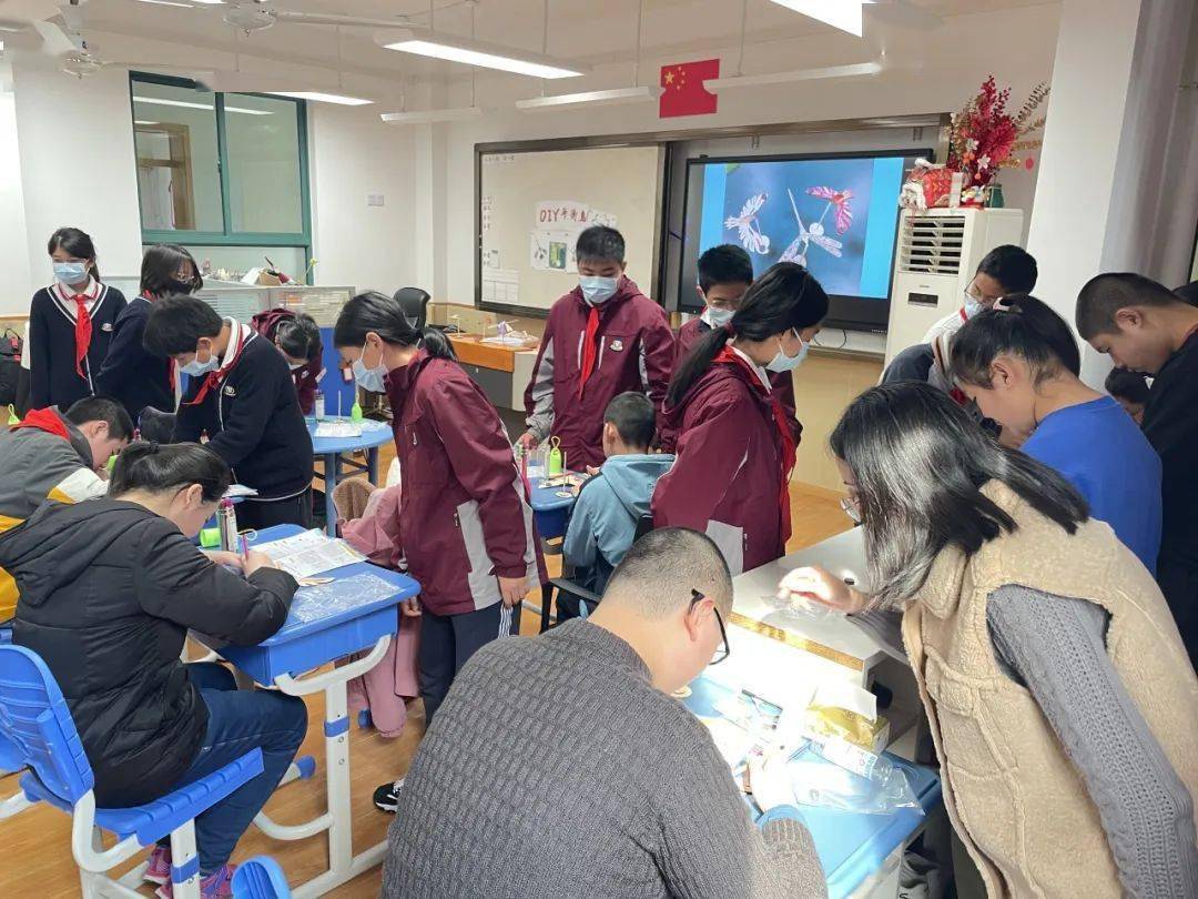 【泉新闻】冬日暖阳,爱心课堂——我校师生赴启星志愿服务_初一_沈芳