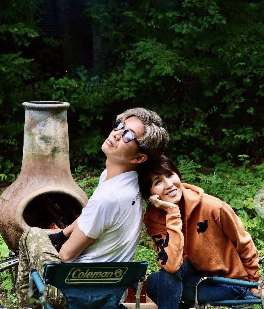 67木村拓哉51岁生日!两女儿po出爸妈罕见合照.